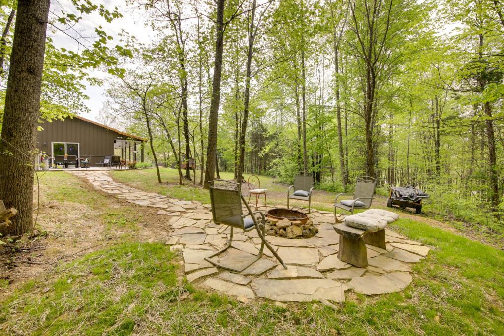 French Lick Cabin with Covered Porch and Gas Grill!